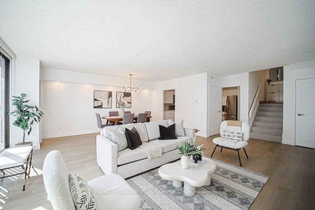 33 HARBOUR Square, Unit 2232 thumbnail 4