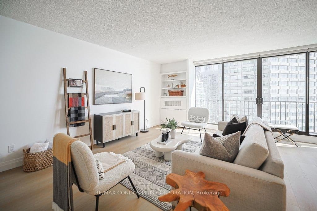 33 HARBOUR Square, Unit 2232 thumbnail 5