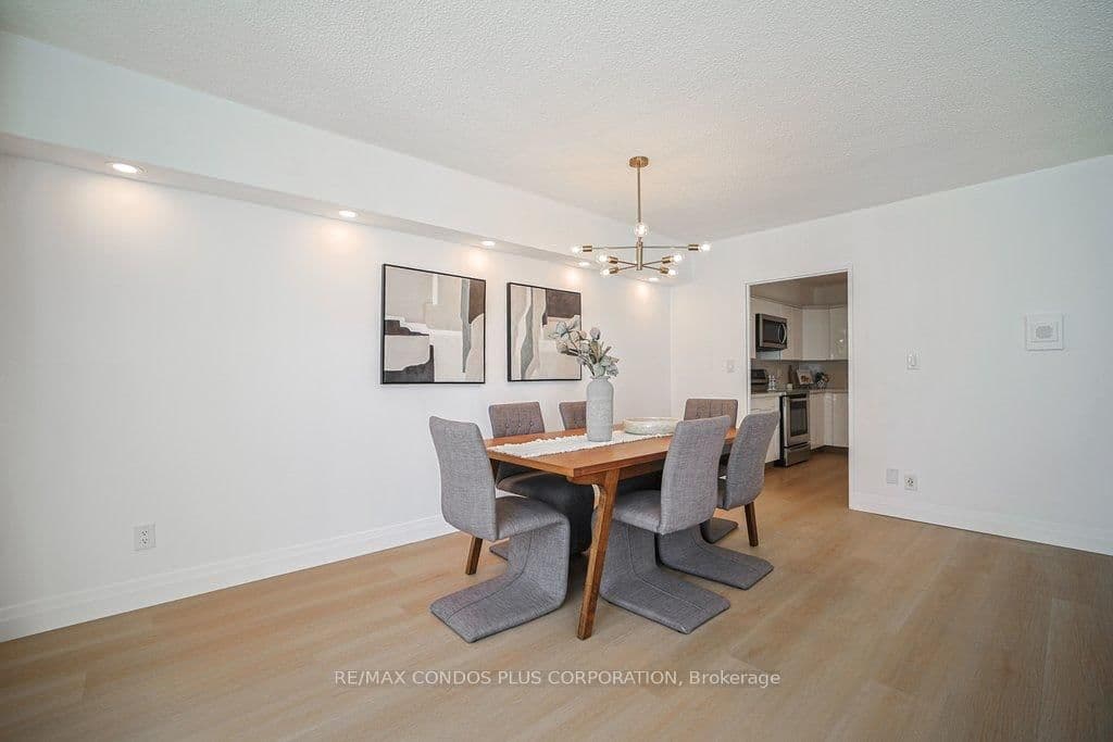 33 HARBOUR Square, Unit 2232 thumbnail 8