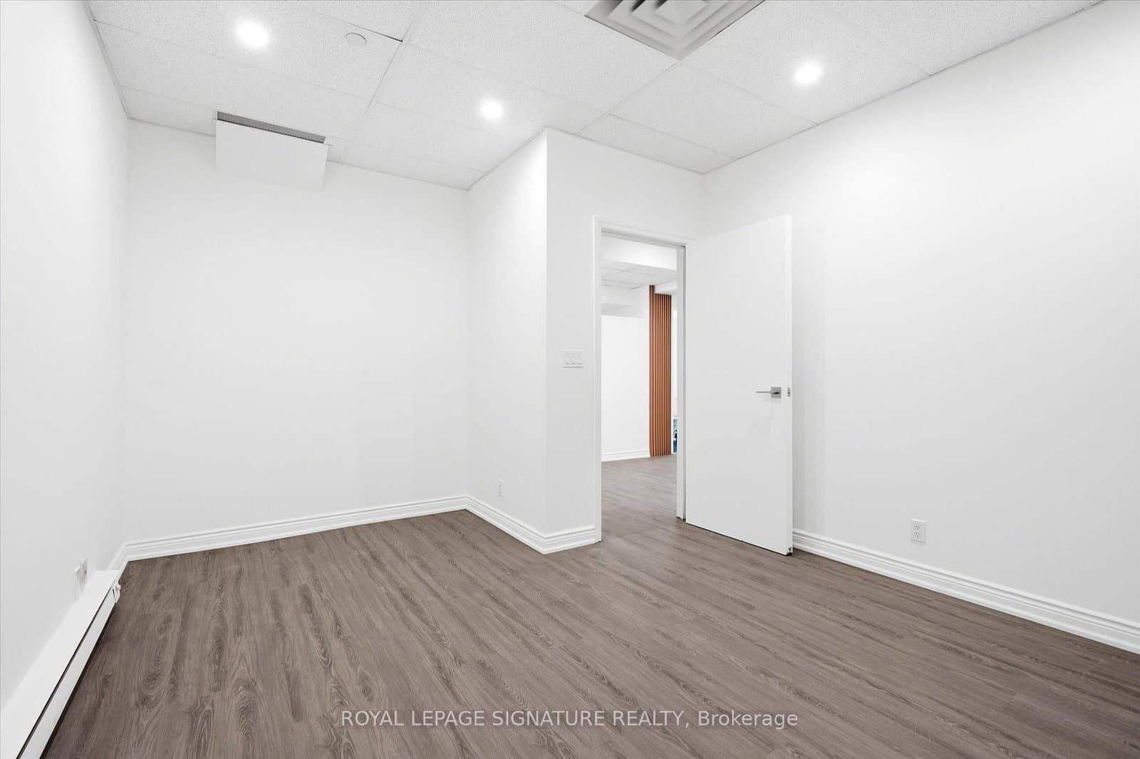 2900 Yonge Street, Unit 101 thumbnail 18