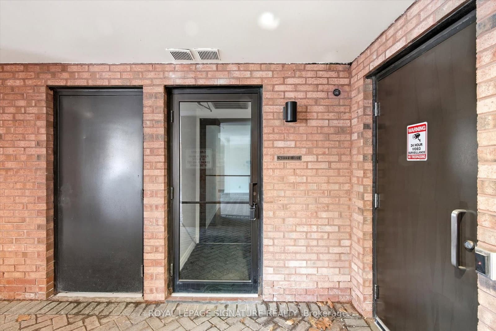 2900 Yonge Street, Unit 101 thumbnail 2