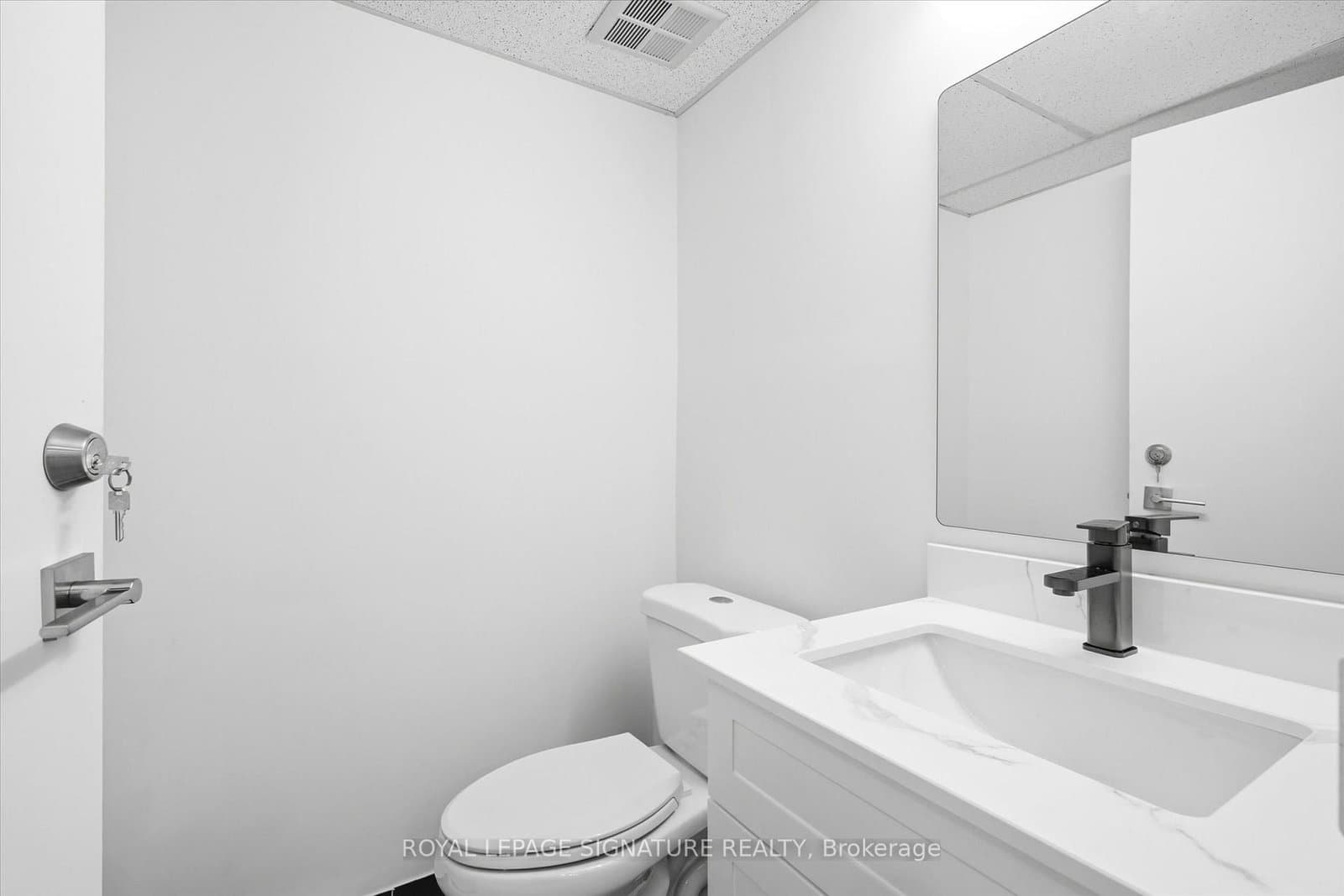 2900 Yonge Street, Unit 101 thumbnail 20