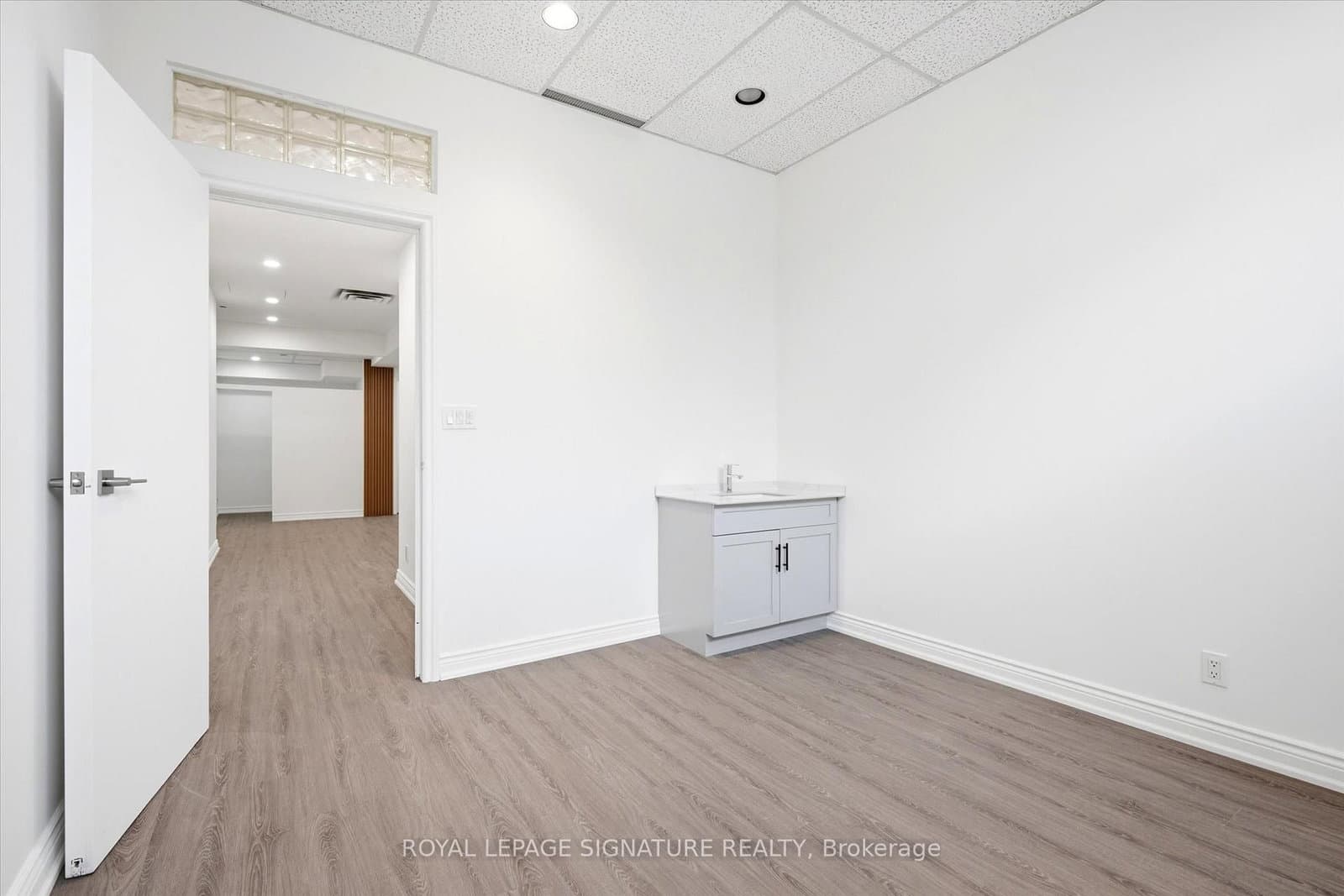 2900 Yonge Street, Unit 101 thumbnail 22