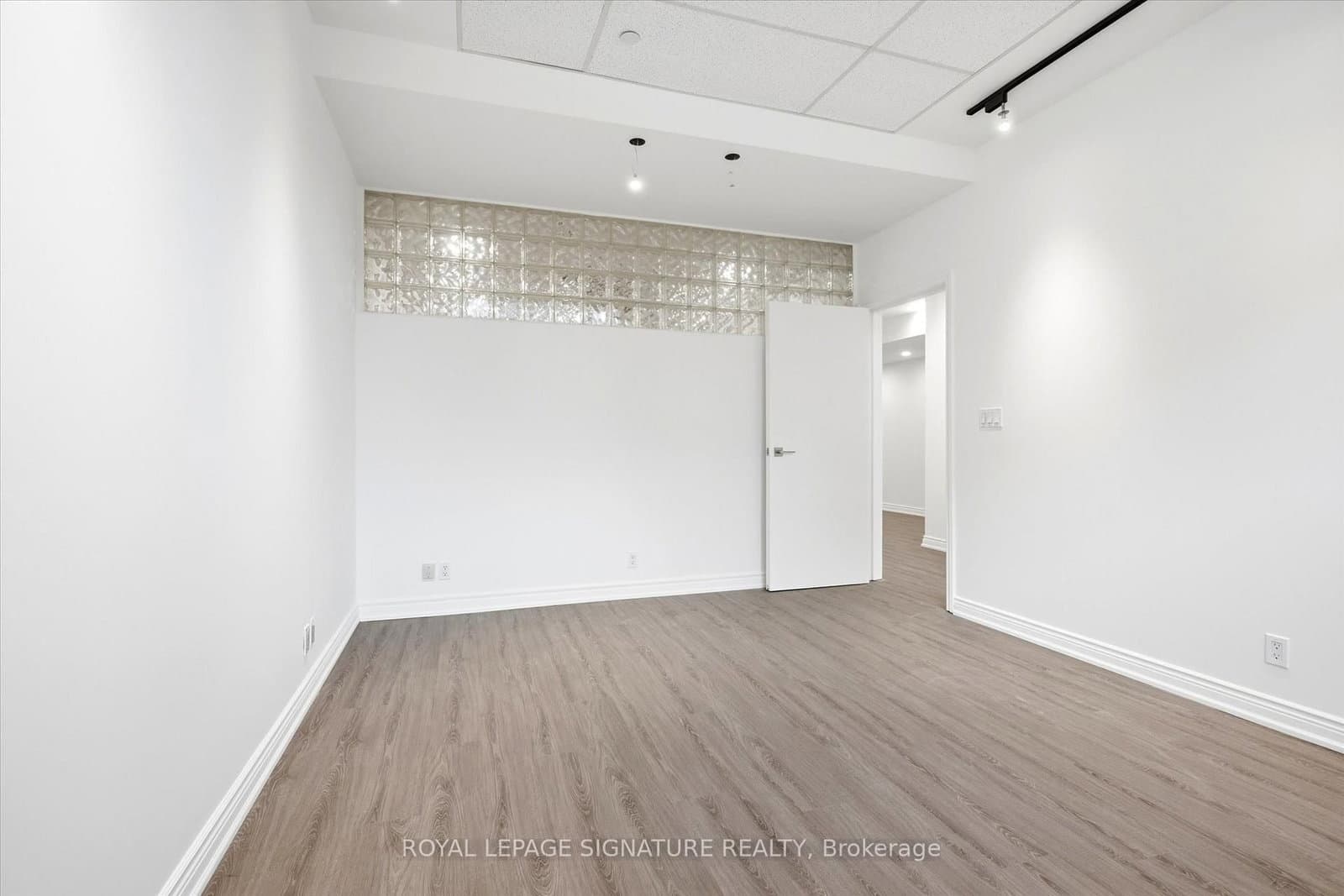 2900 Yonge Street, Unit 101 thumbnail 25