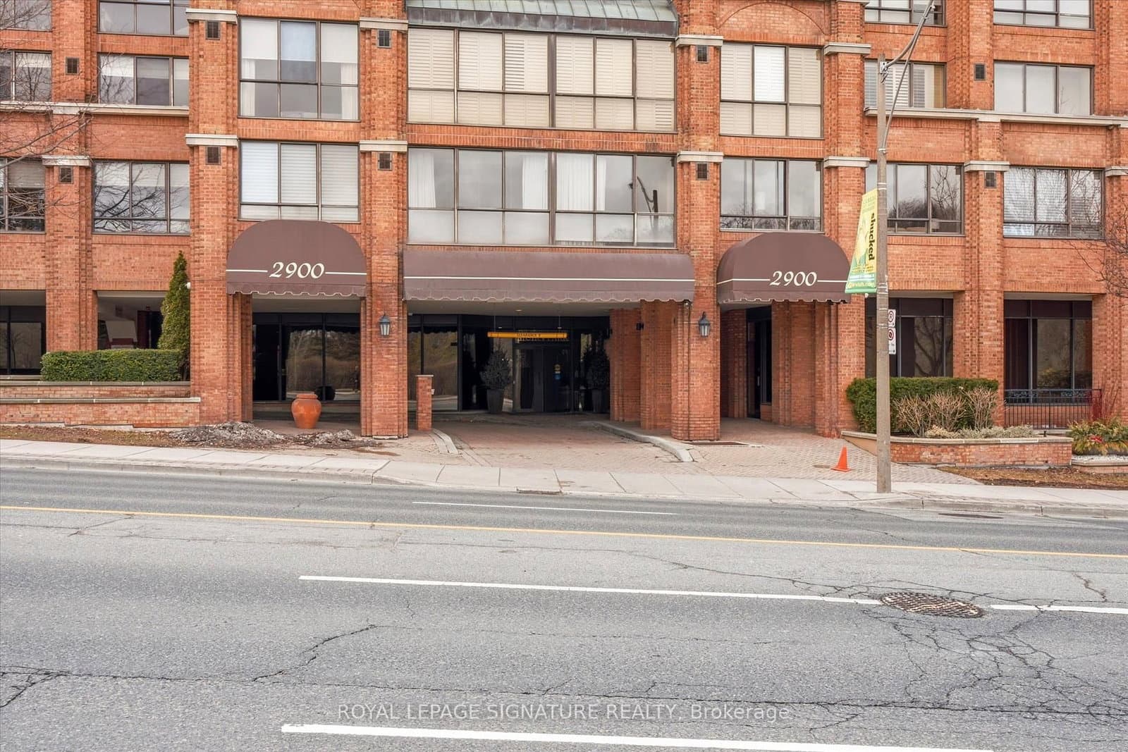 2900 Yonge Street, Unit 101 thumbnail 3