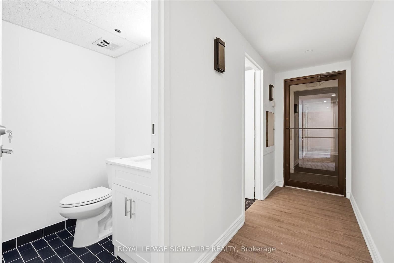 2900 Yonge Street, Unit 101 thumbnail 4