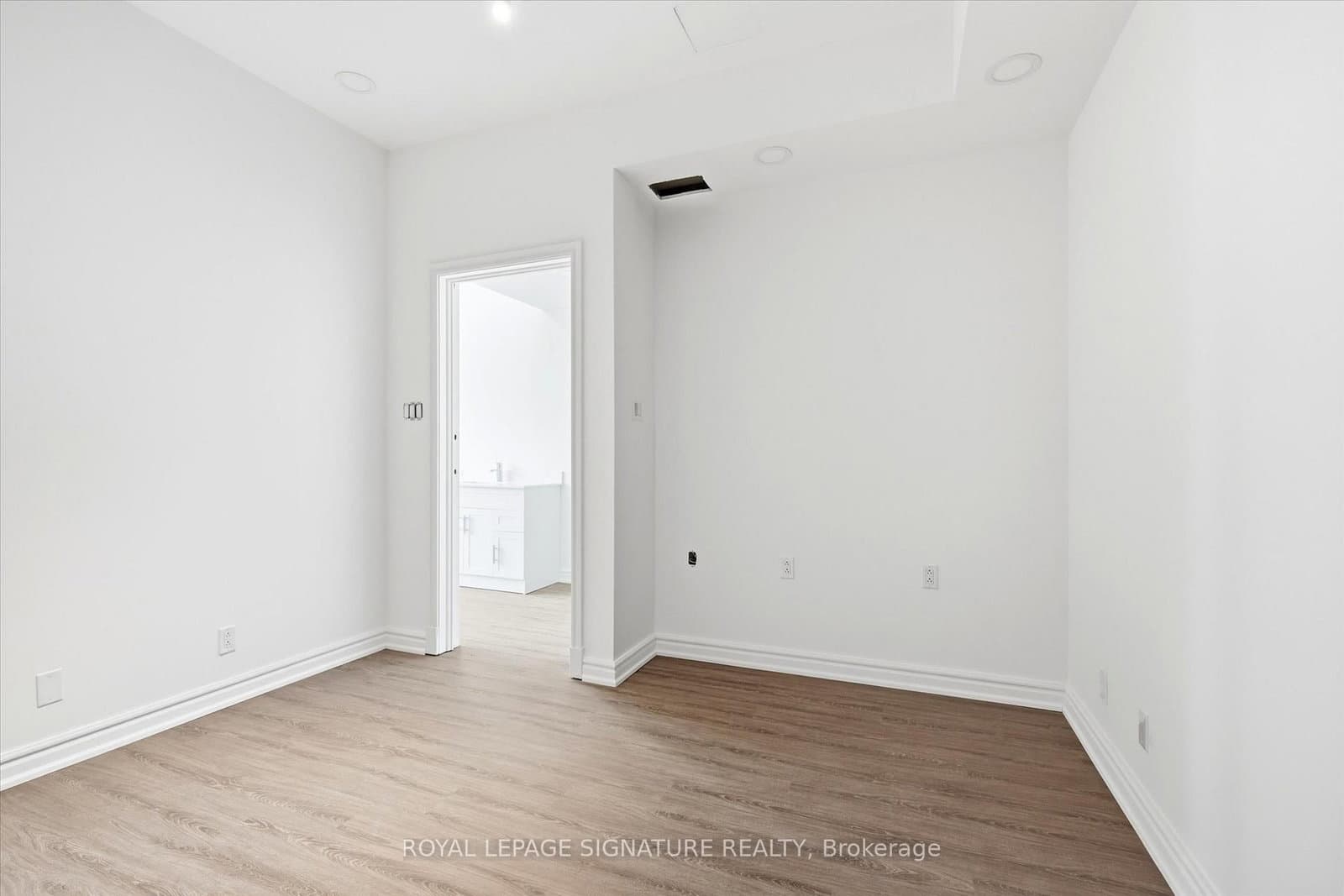 2900 Yonge Street, Unit 101 thumbnail 8