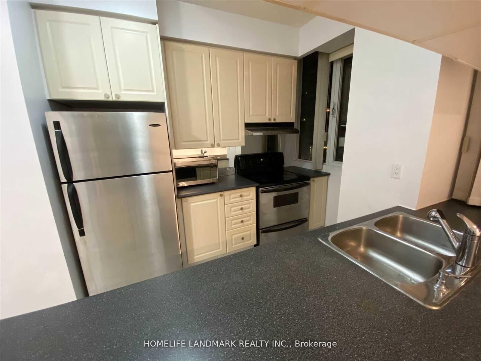 555 Yonge Street, Unit 407 thumbnail 16
