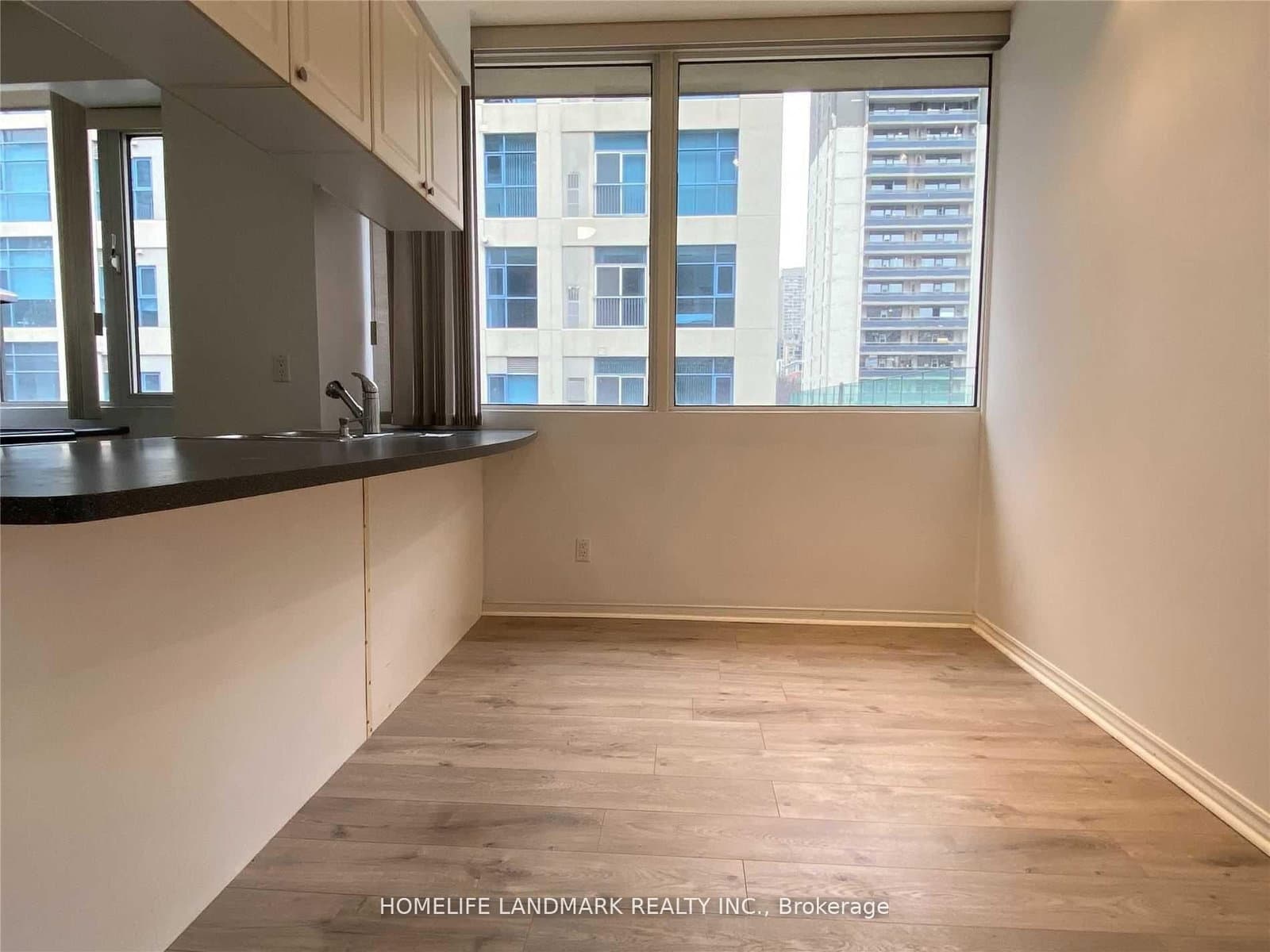 555 Yonge Street, Unit 407 thumbnail 8