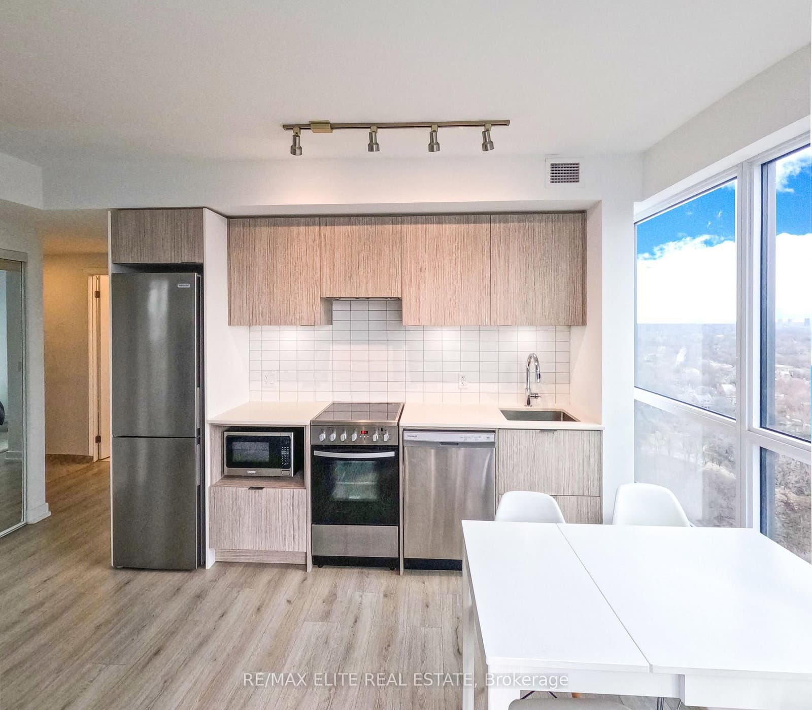 395 Bloor Street E, Unit 1711 thumbnail 3