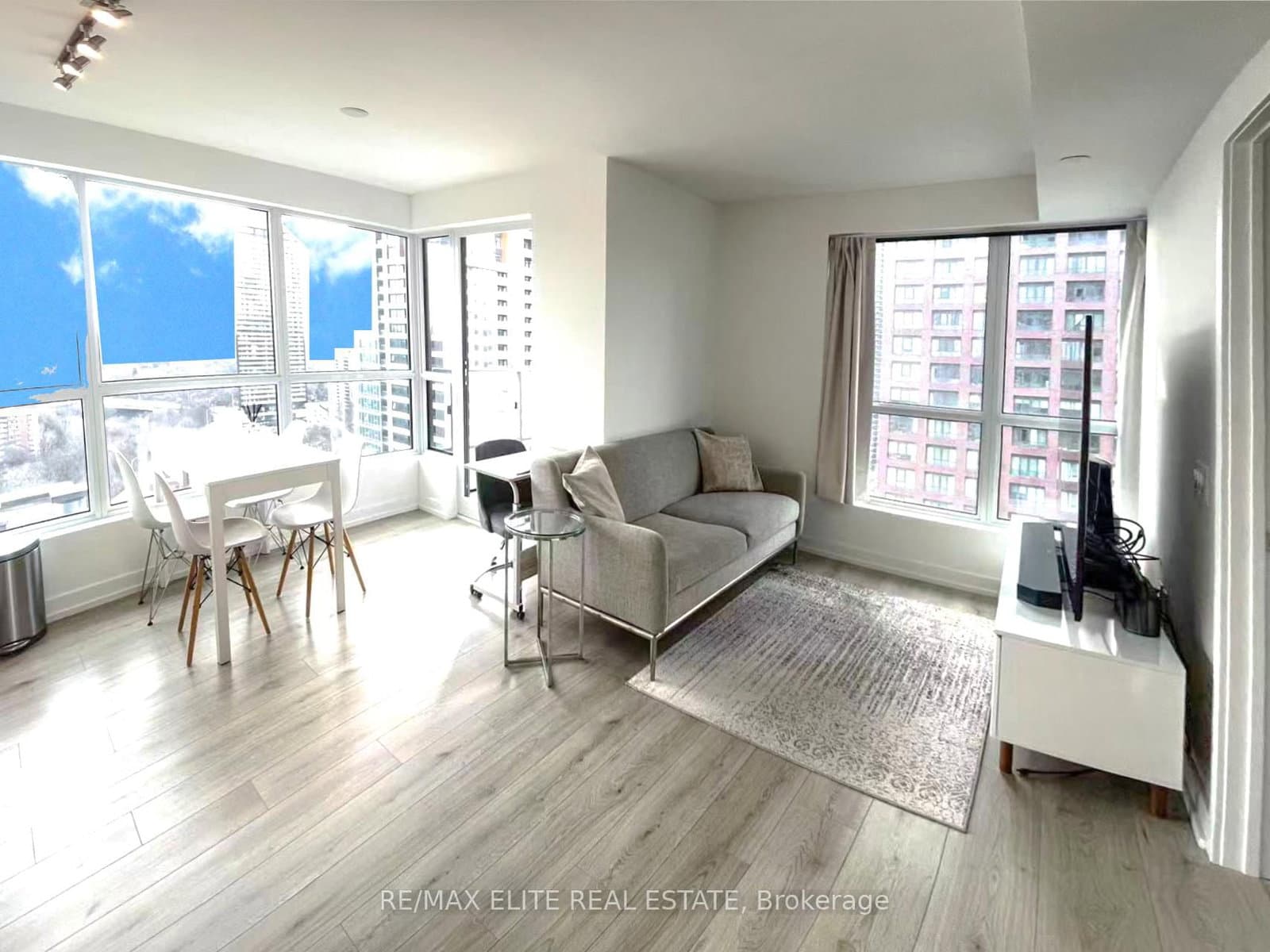 395 Bloor Street E, Unit 1711 thumbnail 4