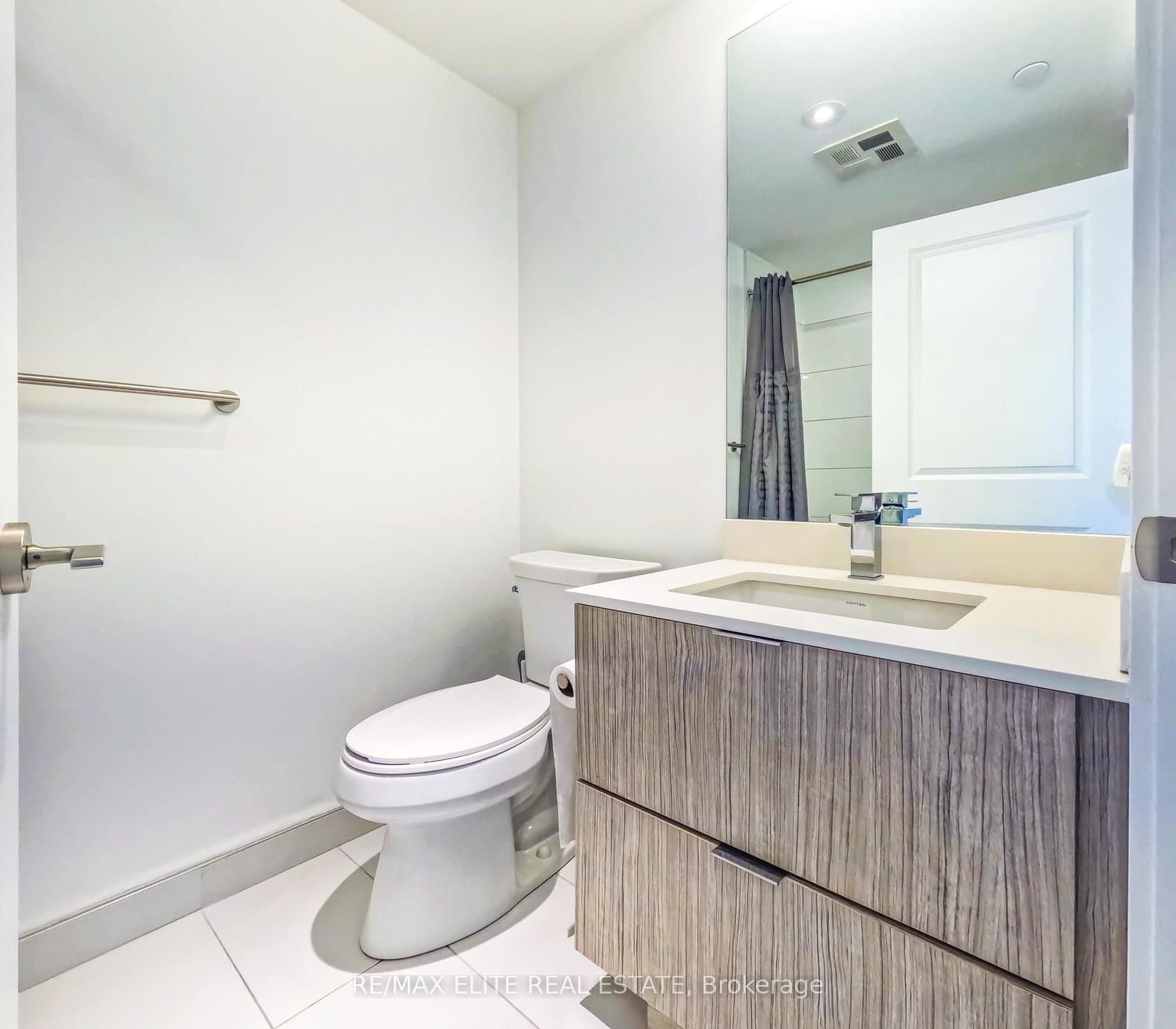 395 Bloor Street E, Unit 1711 thumbnail 7
