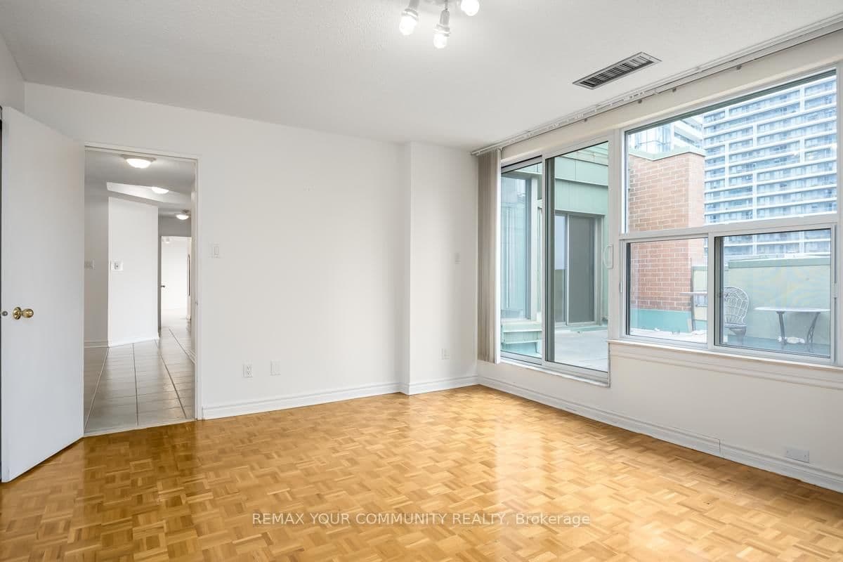 5795 Yonge Street, Unit PH1205 thumbnail 16