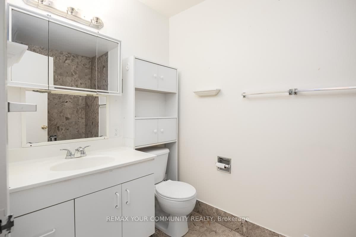 5795 Yonge Street, Unit PH1205 thumbnail 23