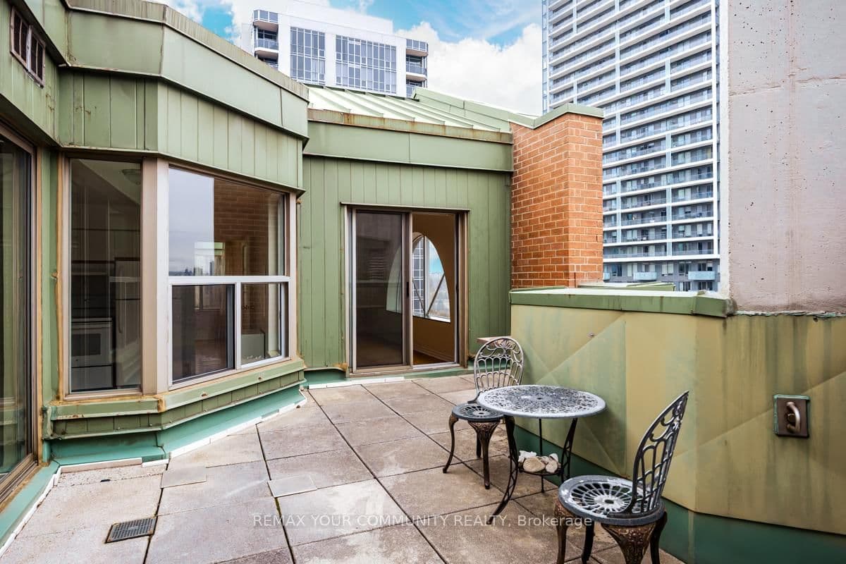 5795 Yonge Street, Unit PH1205 thumbnail 27