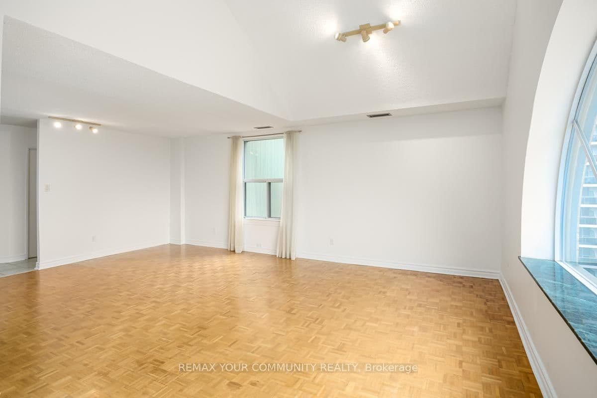 5795 Yonge Street, Unit PH1205 thumbnail 6