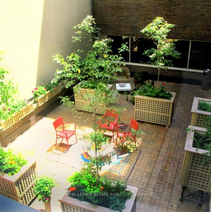 124 Merton Street, Unit 202 thumbnail 9
