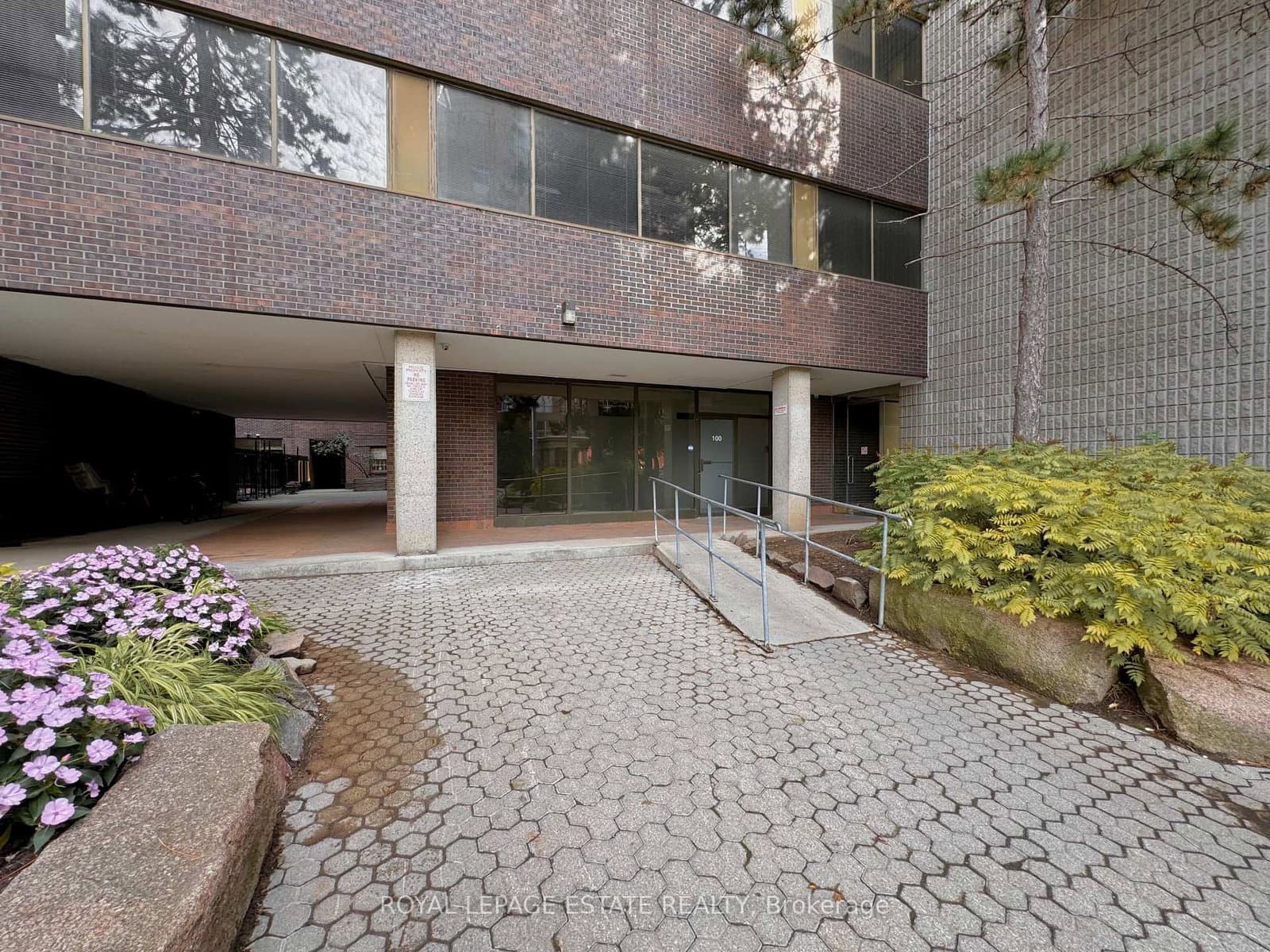124 Merton Street, Unit 305 thumbnail 3