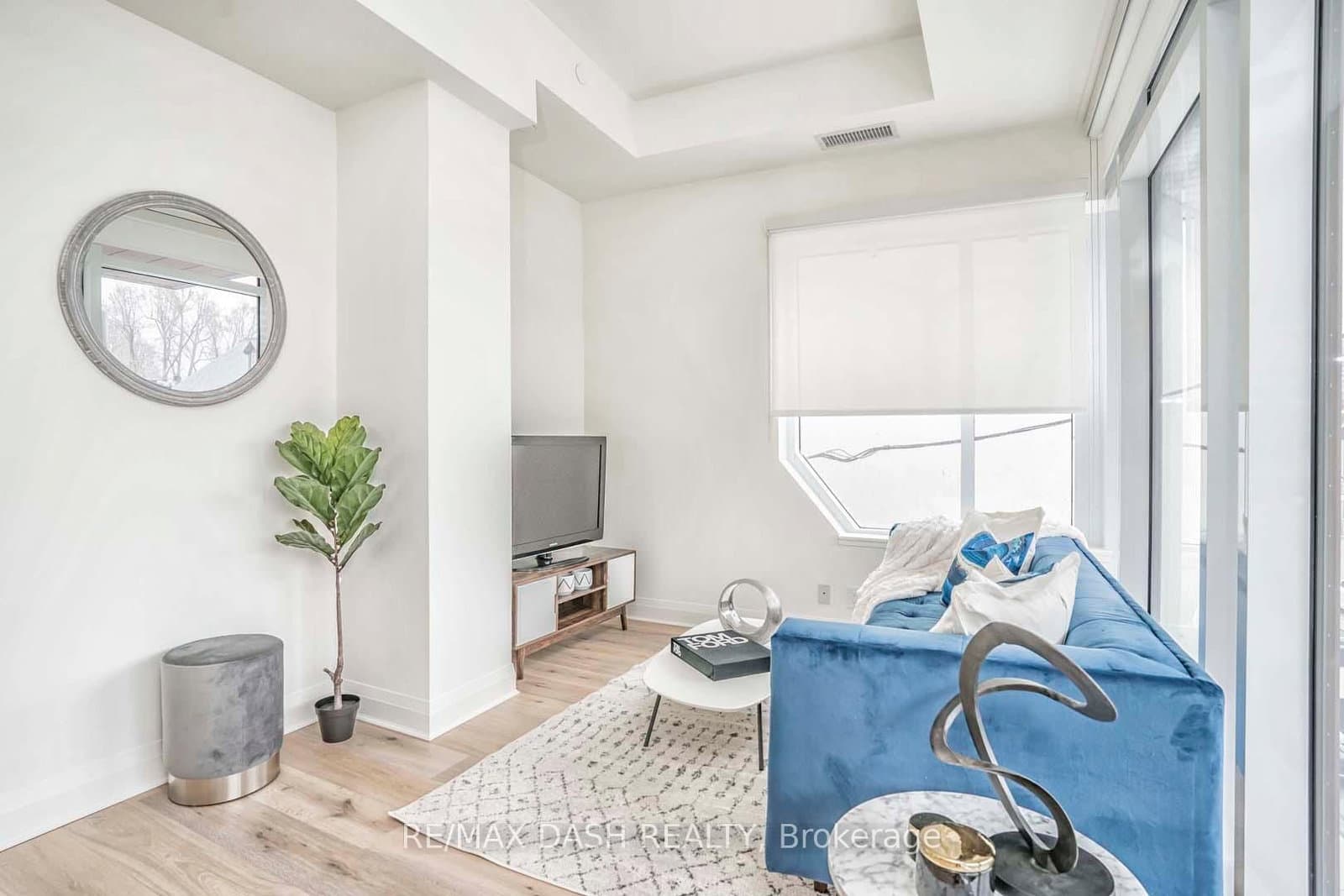 151 Avenue Road, Unit 205 thumbnail 10