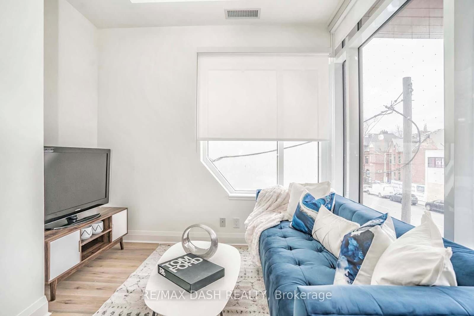 151 Avenue Road, Unit 205 thumbnail 11