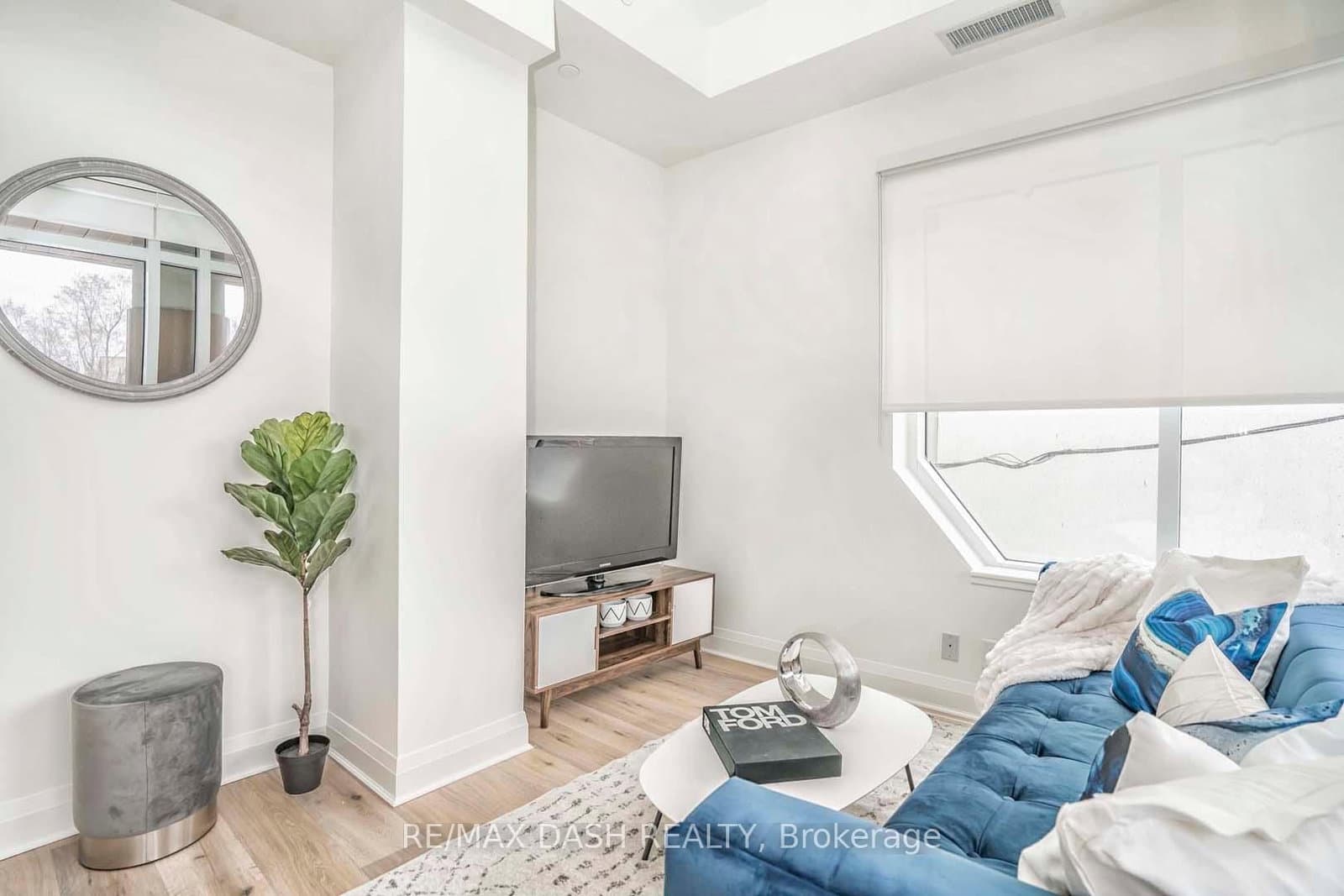 151 Avenue Road, Unit 205 thumbnail 12