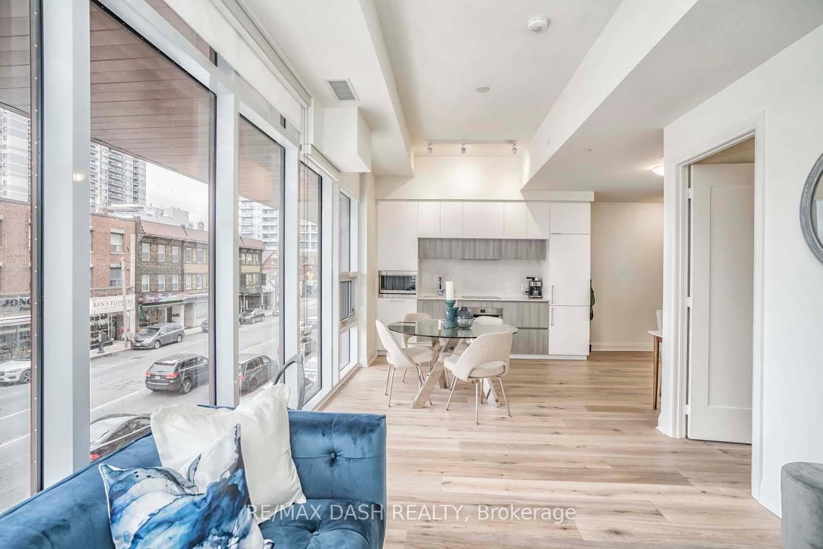151 Avenue Road, Unit 205 thumbnail 16