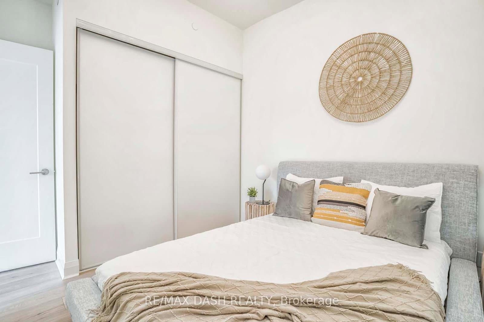 151 Avenue Road, Unit 205 thumbnail 25