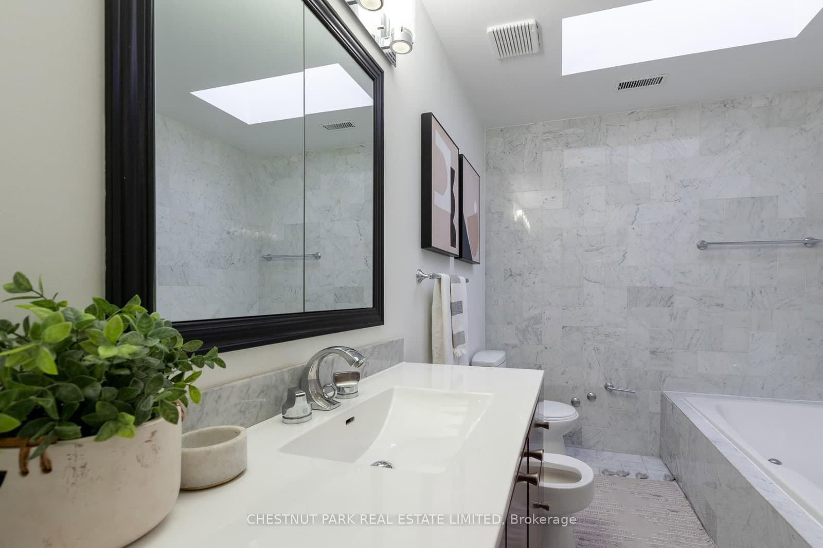 8 Hawthorn Avenue, Unit PH3 thumbnail 20