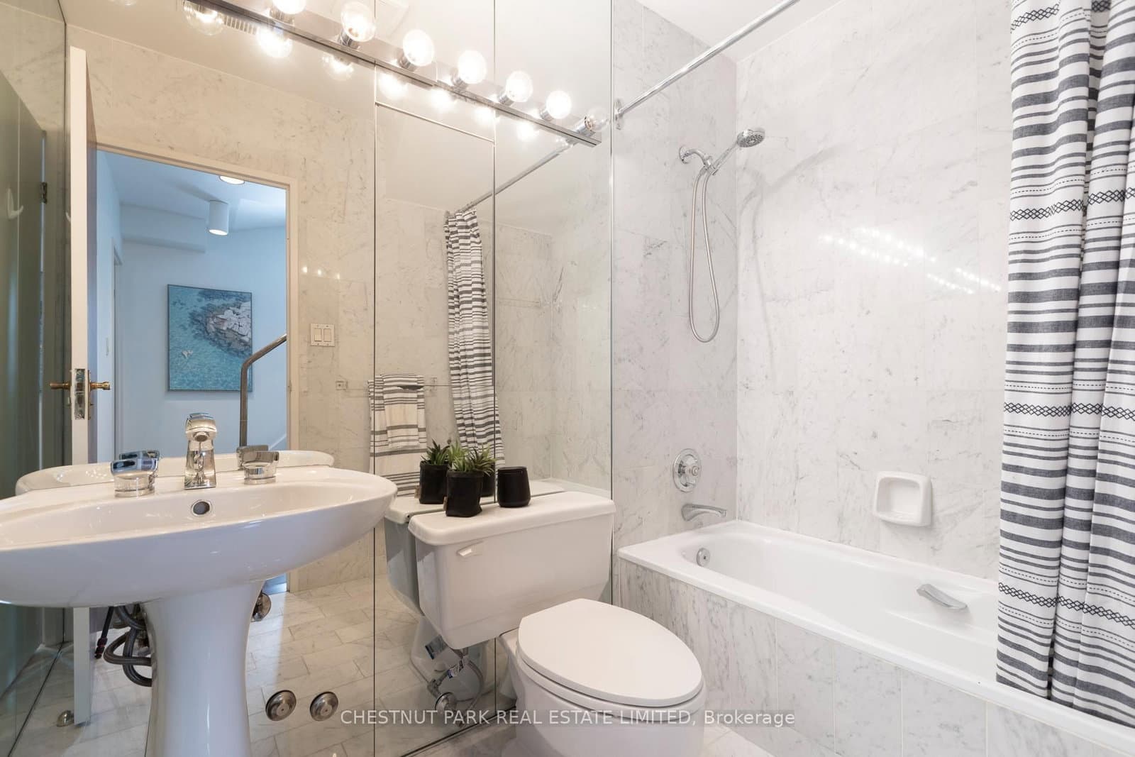 8 Hawthorn Avenue, Unit PH3 thumbnail 29