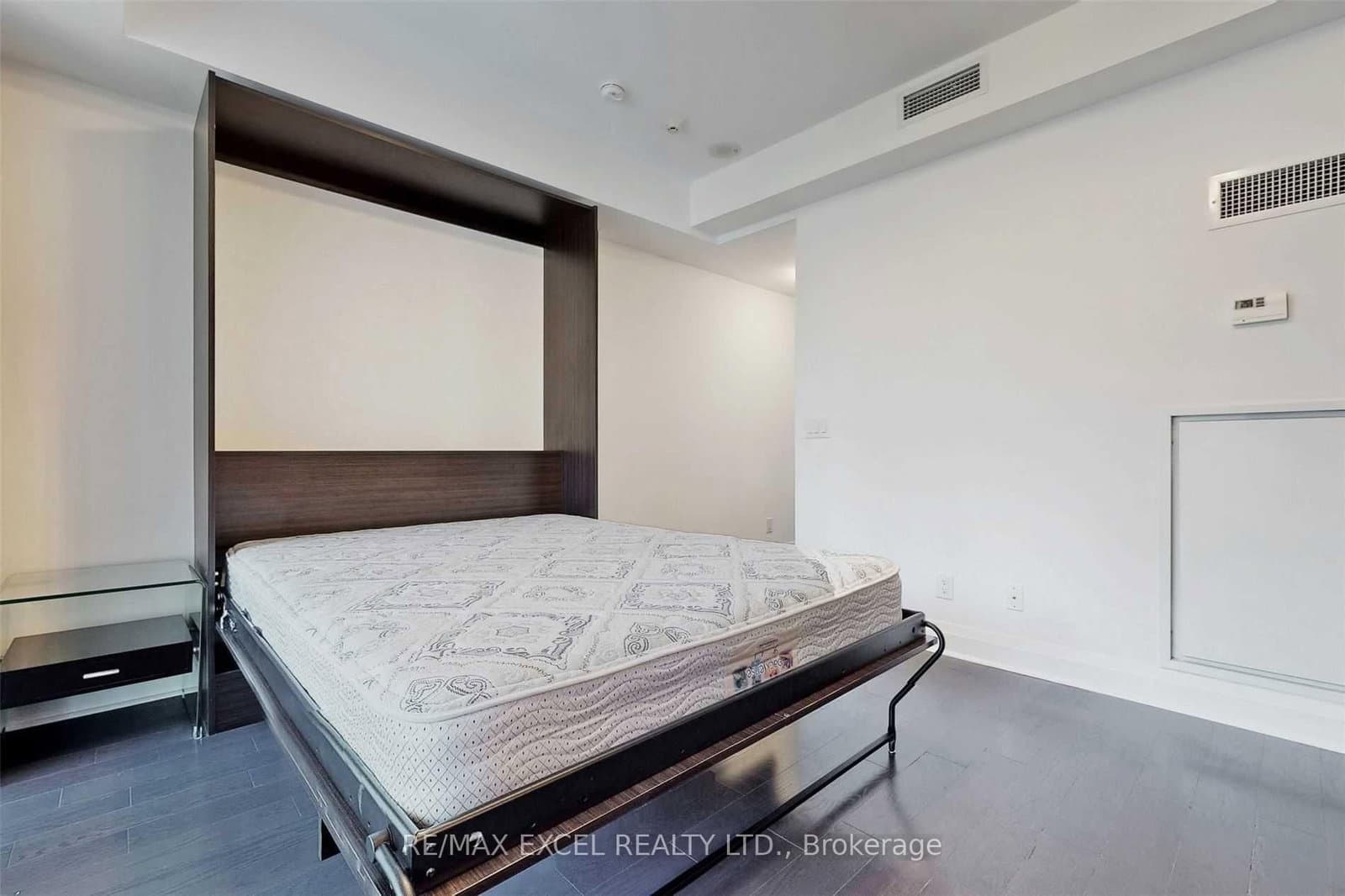 65 St Mary Street, Unit 810 thumbnail 16