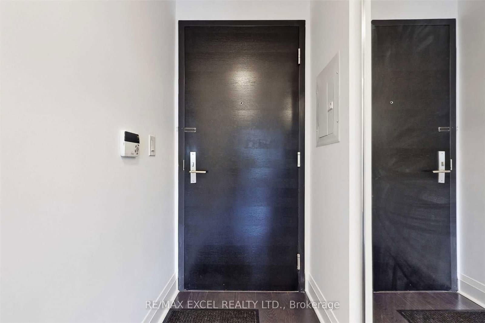 65 St Mary Street, Unit 810 thumbnail 6