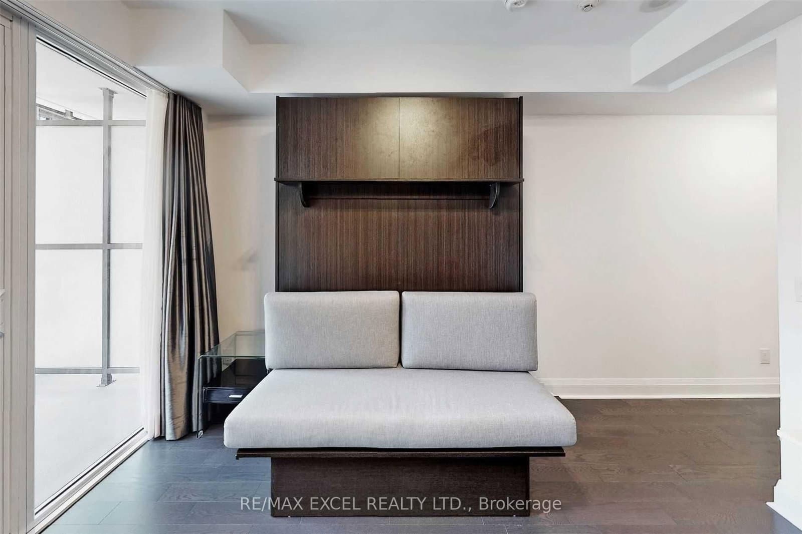 65 St Mary Street, Unit 810 thumbnail 9