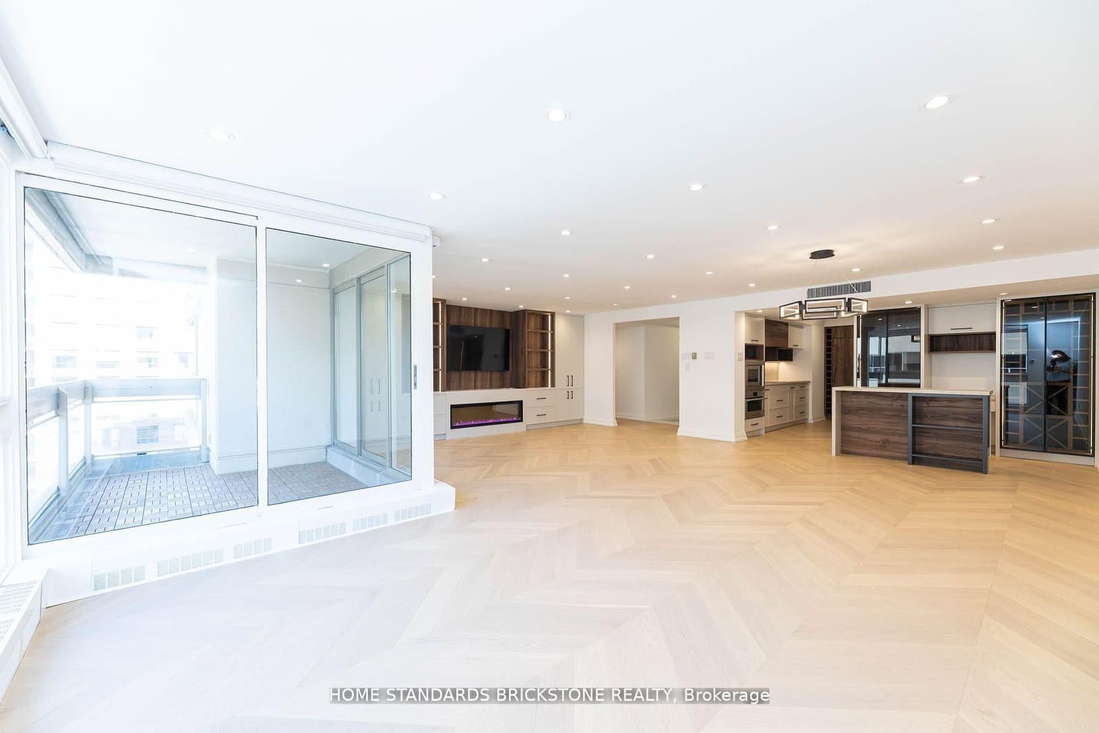 61 St Clair Avenue W, Unit 805 thumbnail 14