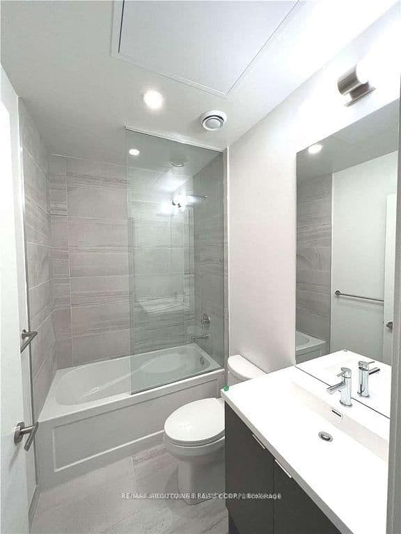 138 Downes Street, Unit 1105 thumbnail 6