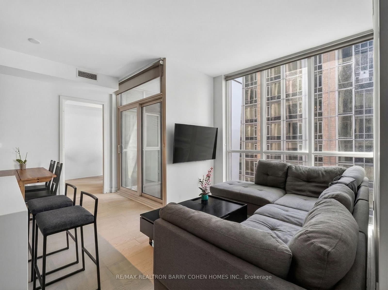 1 Yorkville Avenue, Unit 905 thumbnail 11