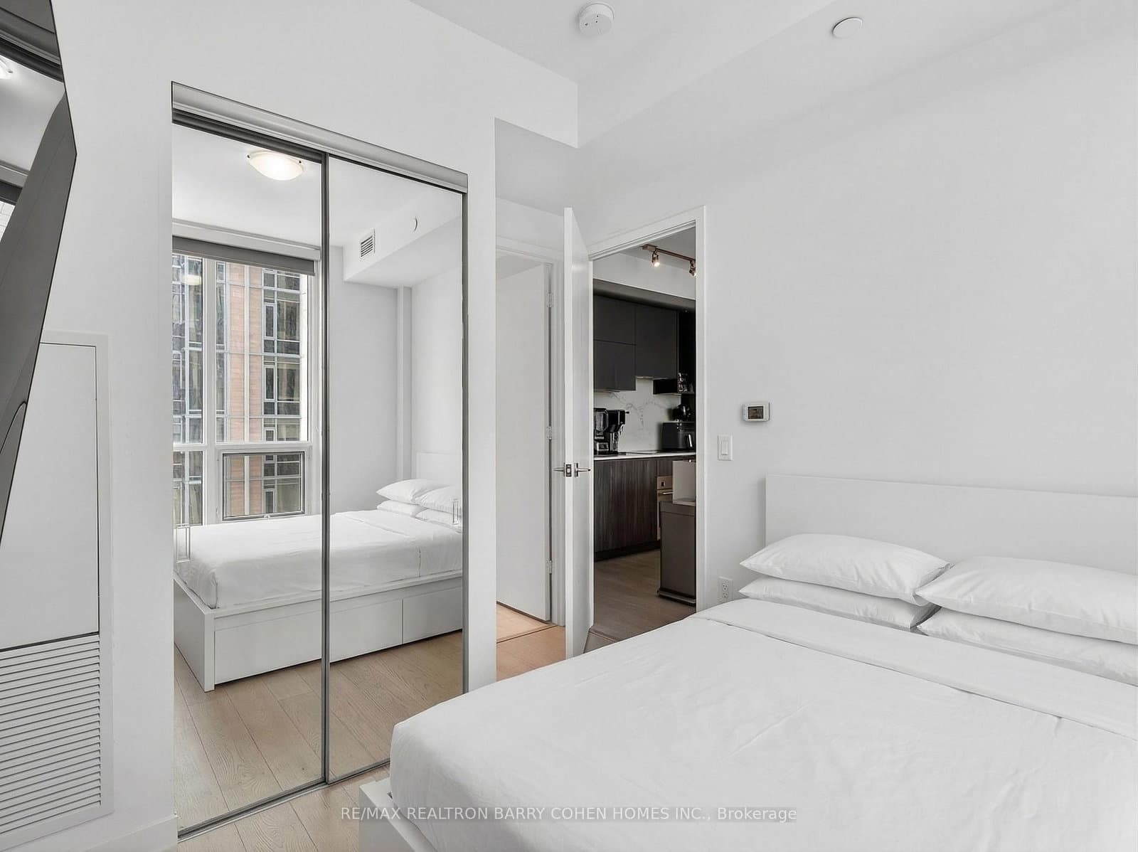 1 Yorkville Avenue, Unit 905 thumbnail 13