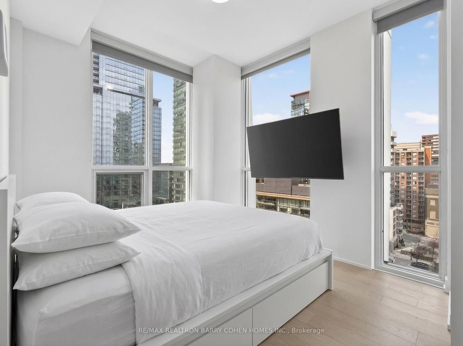 1 Yorkville Avenue, Unit 905 thumbnail 14