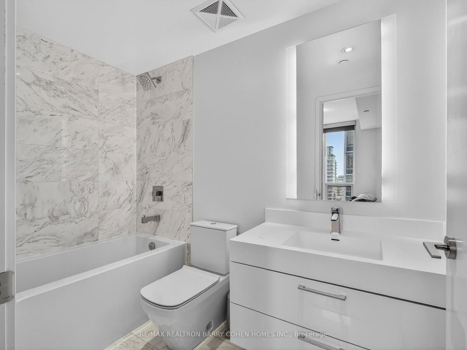 1 Yorkville Avenue, Unit 905 thumbnail 15