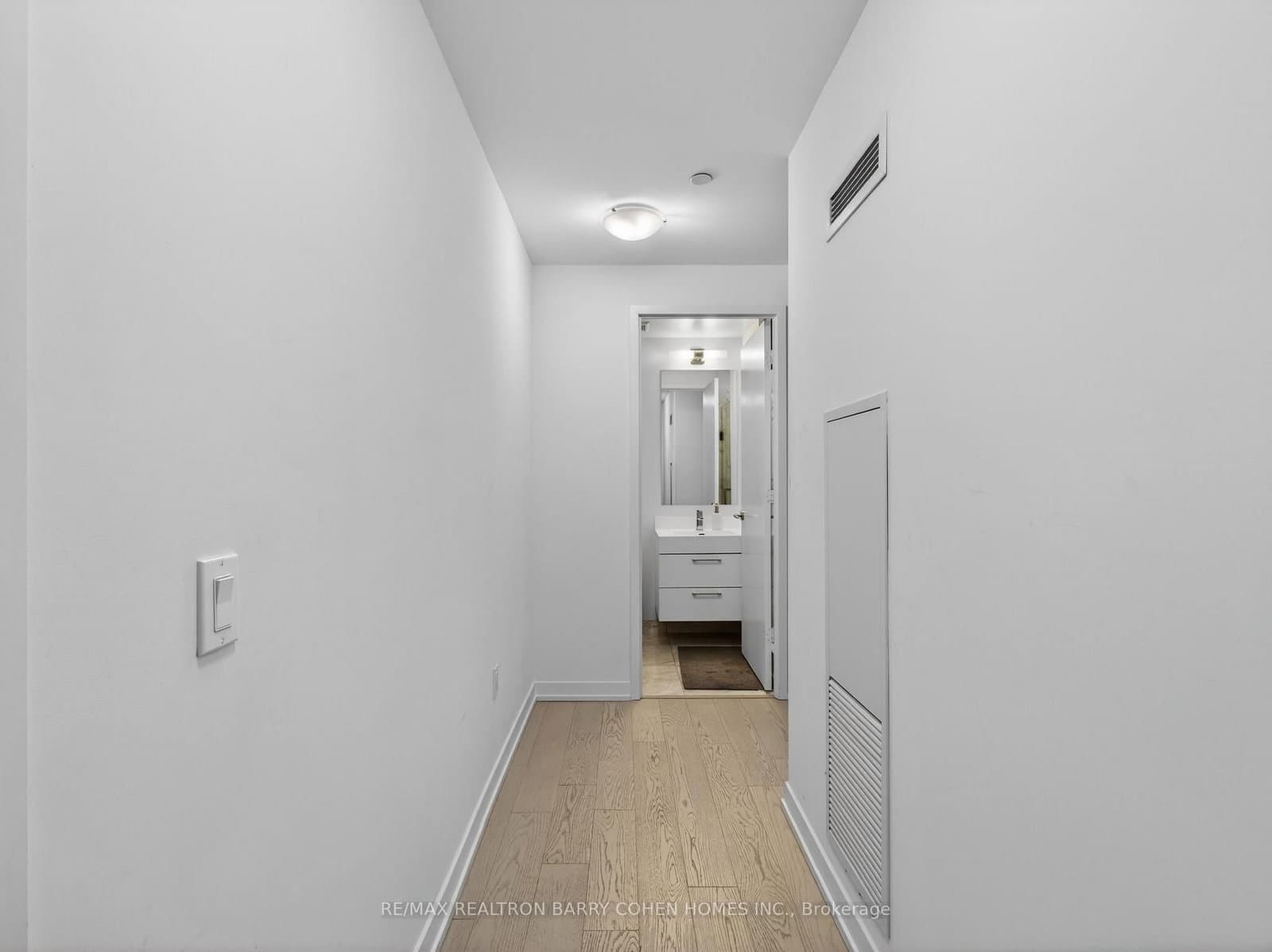 1 Yorkville Avenue, Unit 905 thumbnail 16
