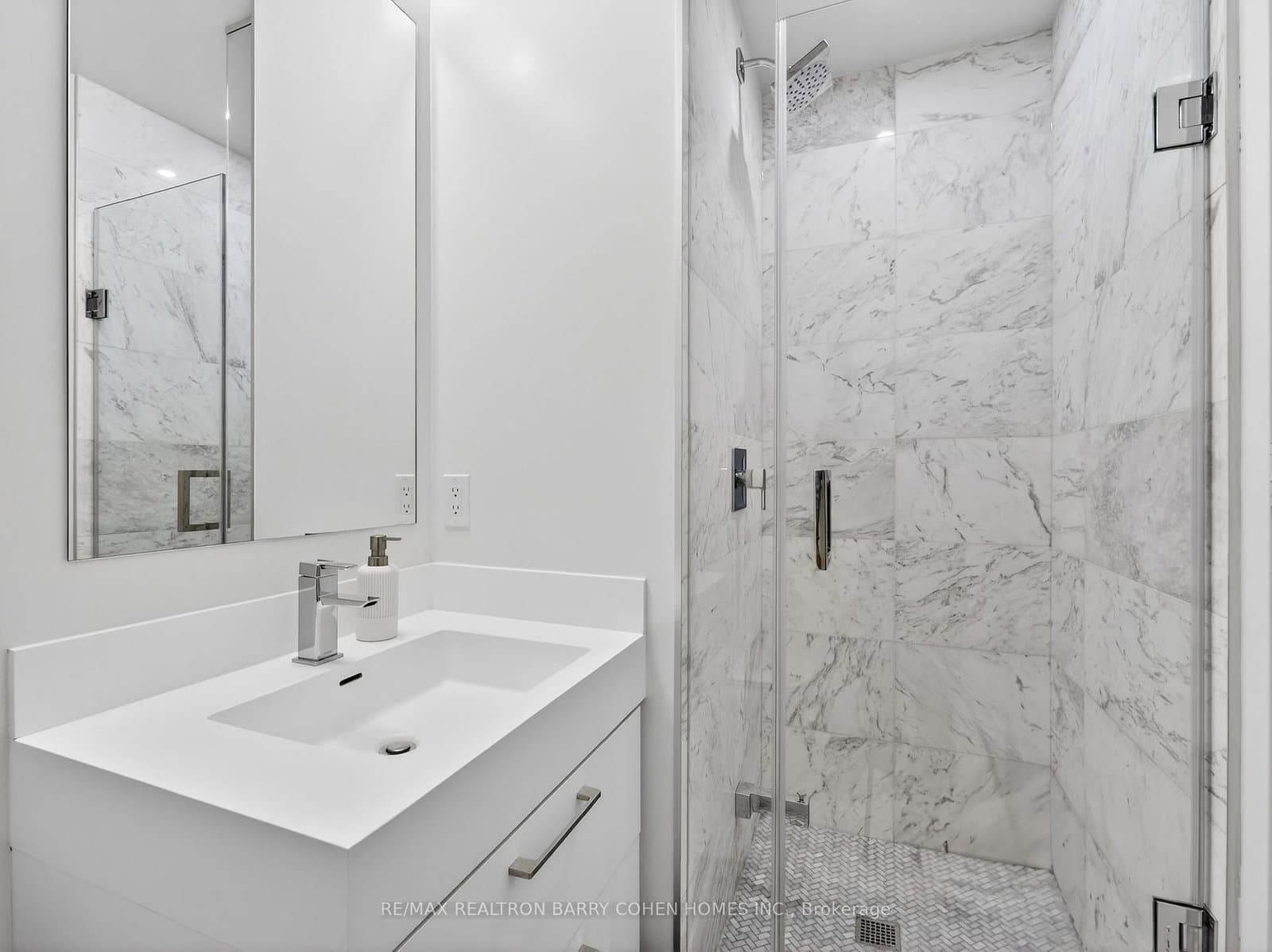 1 Yorkville Avenue, Unit 905 thumbnail 18