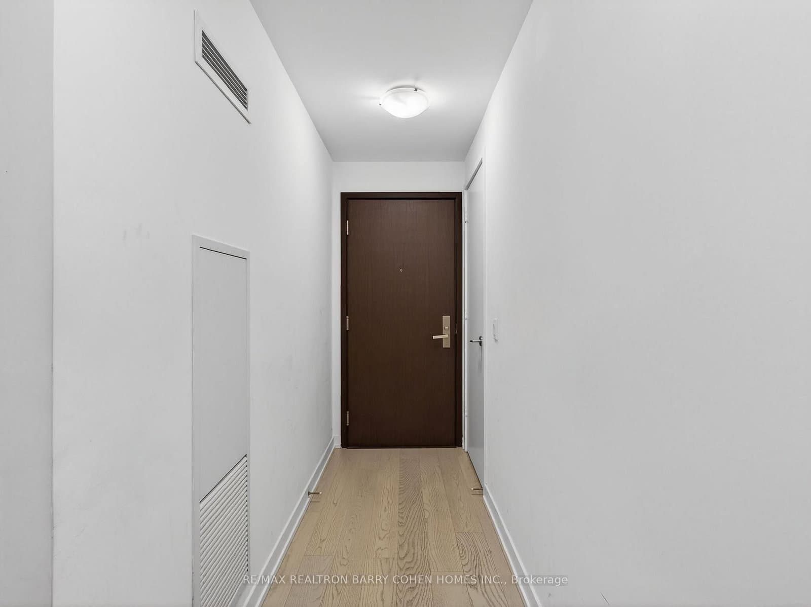 1 Yorkville Avenue, Unit 905 thumbnail 2