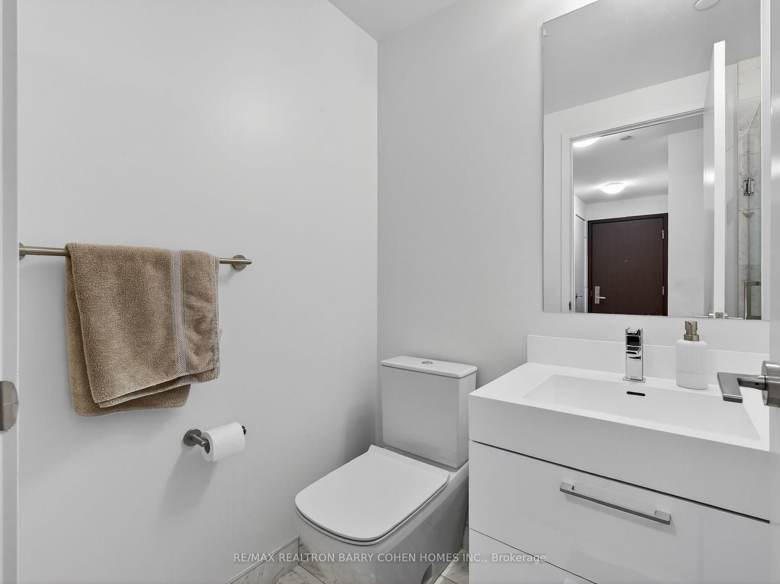 1 Yorkville Avenue, Unit 905 thumbnail 21