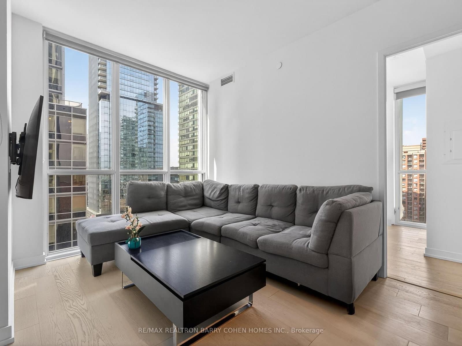1 Yorkville Avenue, Unit 905 thumbnail 6