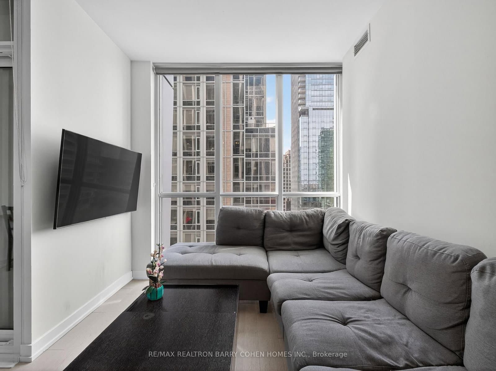 1 Yorkville Avenue, Unit 905 thumbnail 7