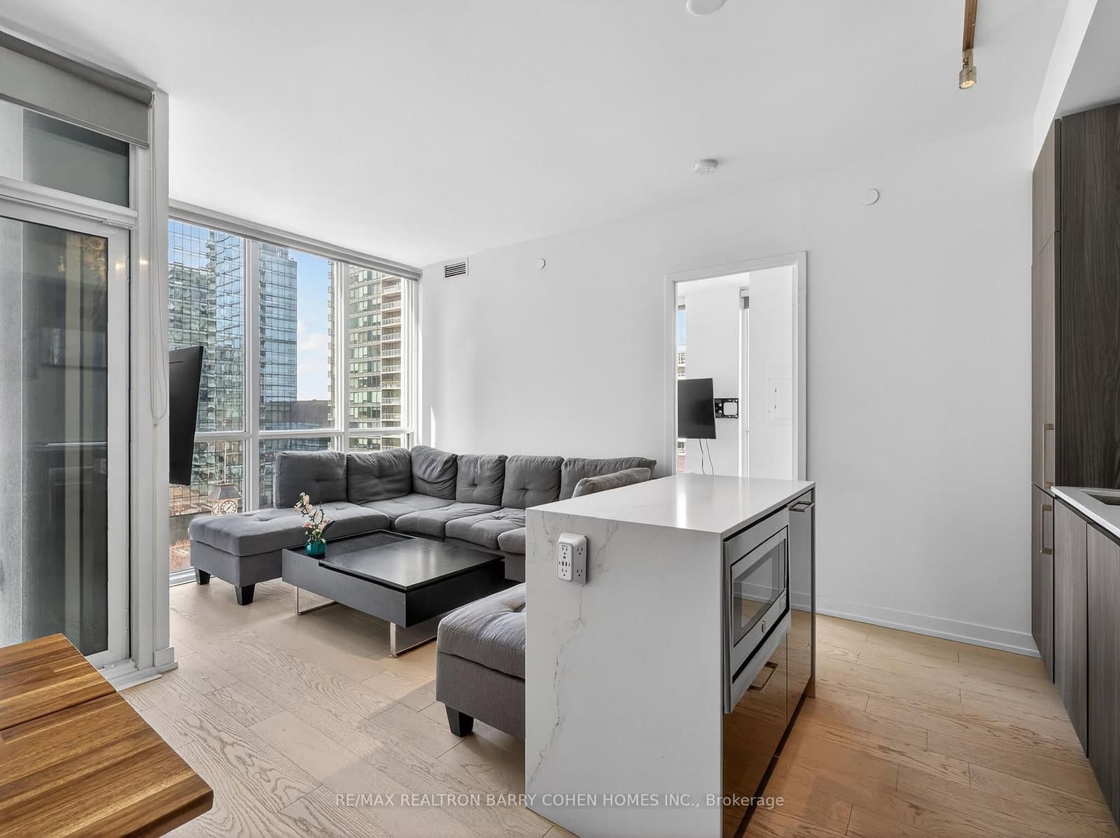 1 Yorkville Avenue, Unit 905 thumbnail 8