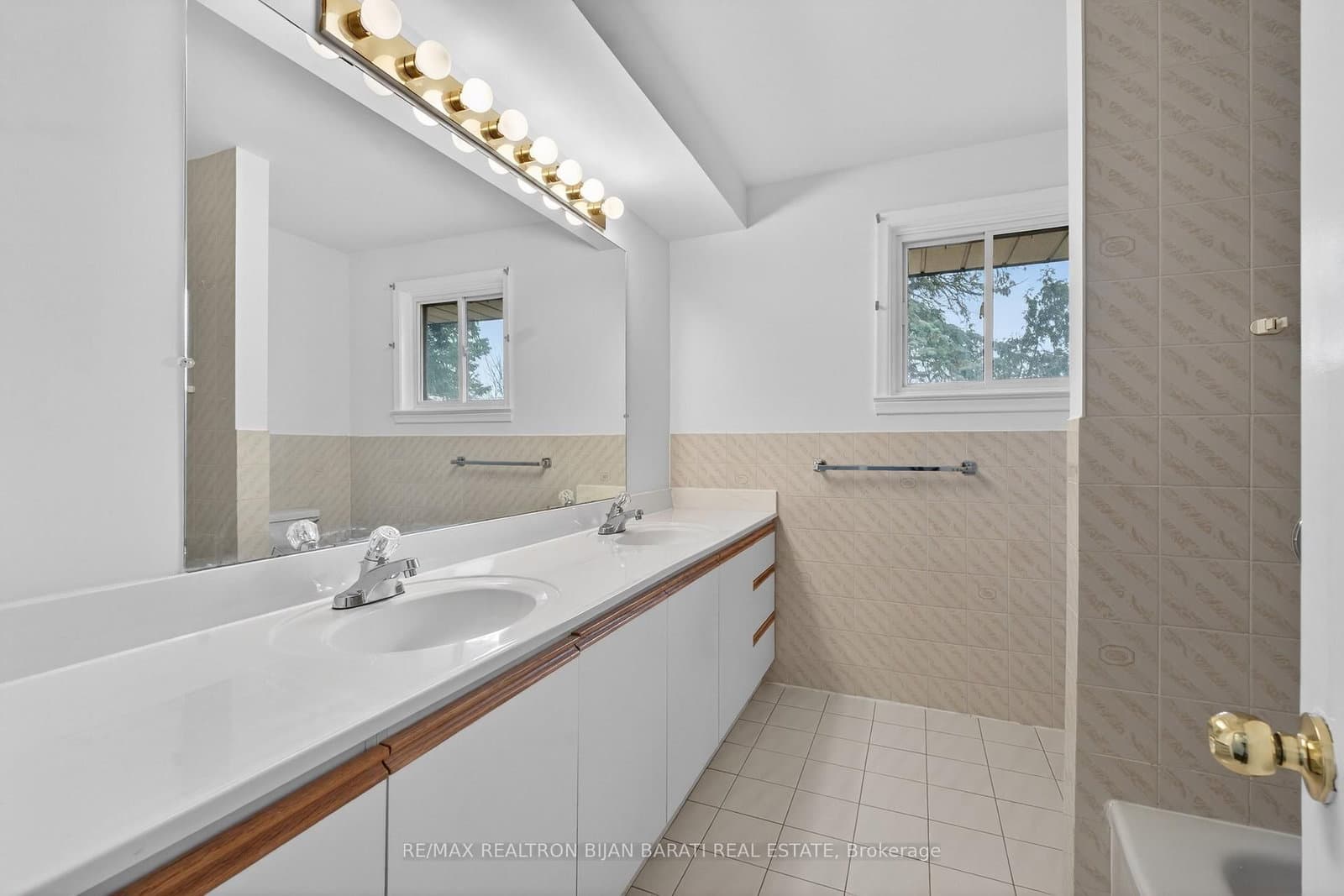 298 Newton Drive thumbnail 19