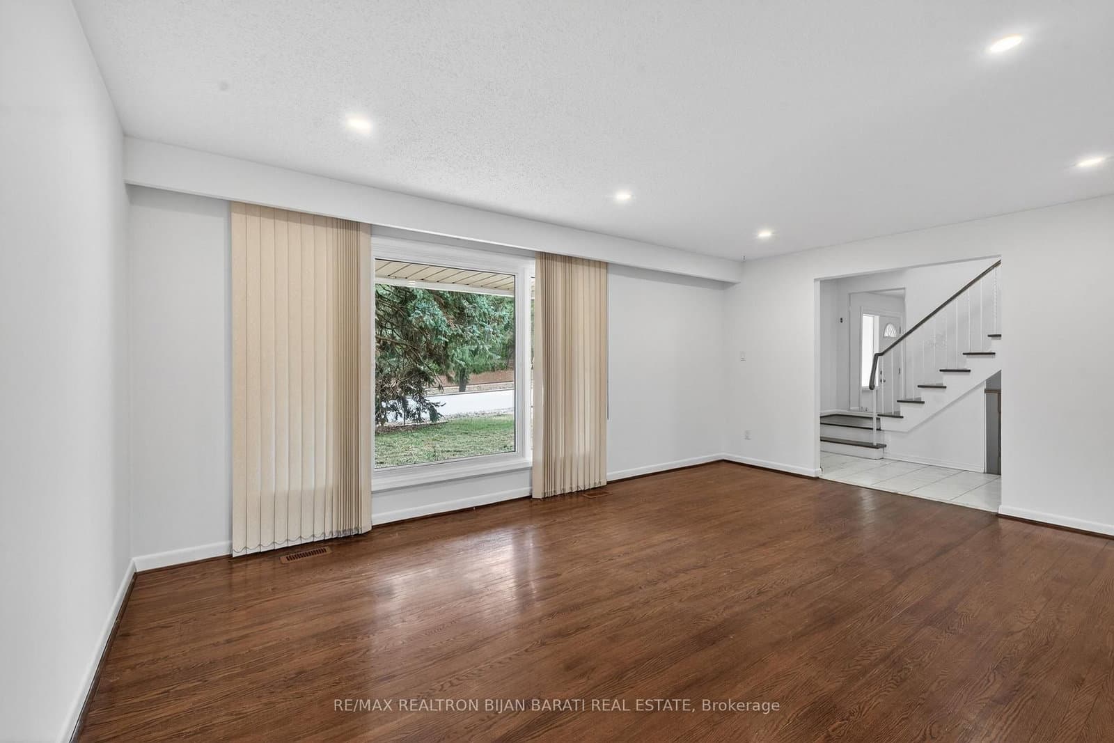 298 Newton Drive thumbnail 3