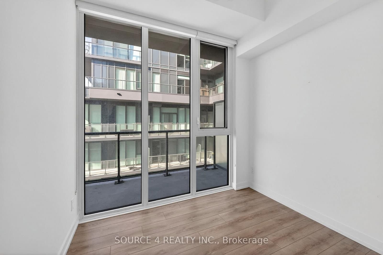 500 Dupont Street, Unit 717 thumbnail 3