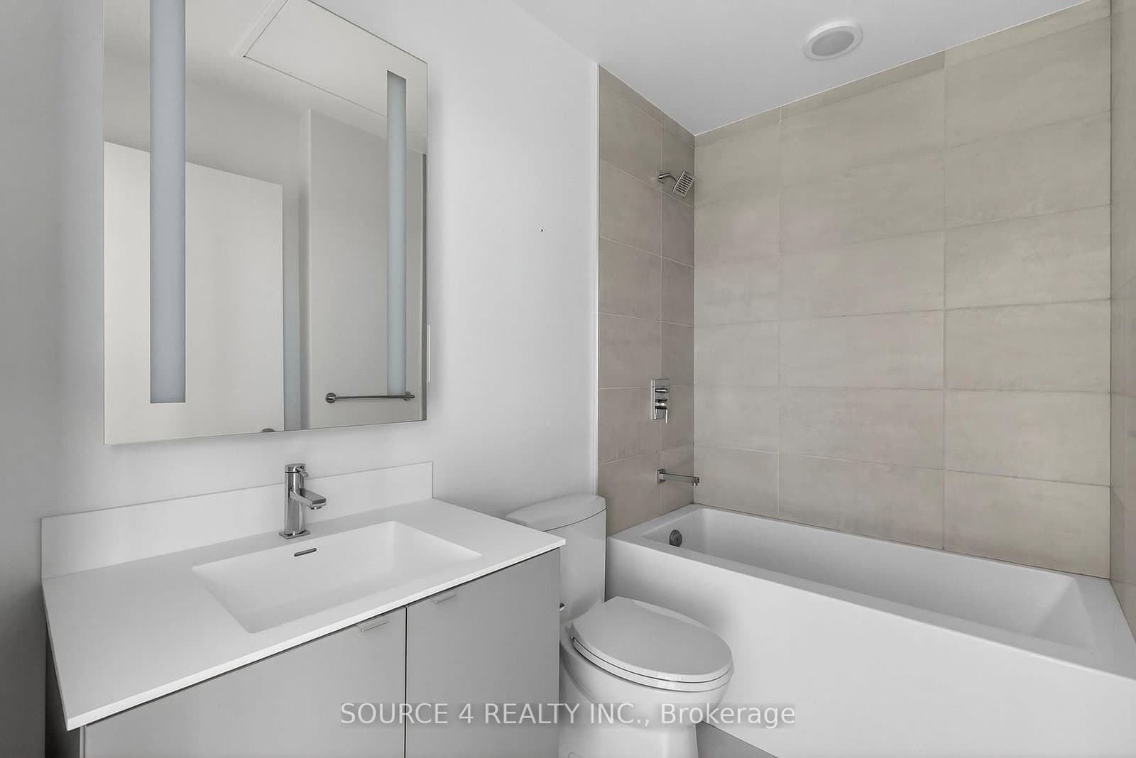 500 Dupont Street, Unit 717 thumbnail 5