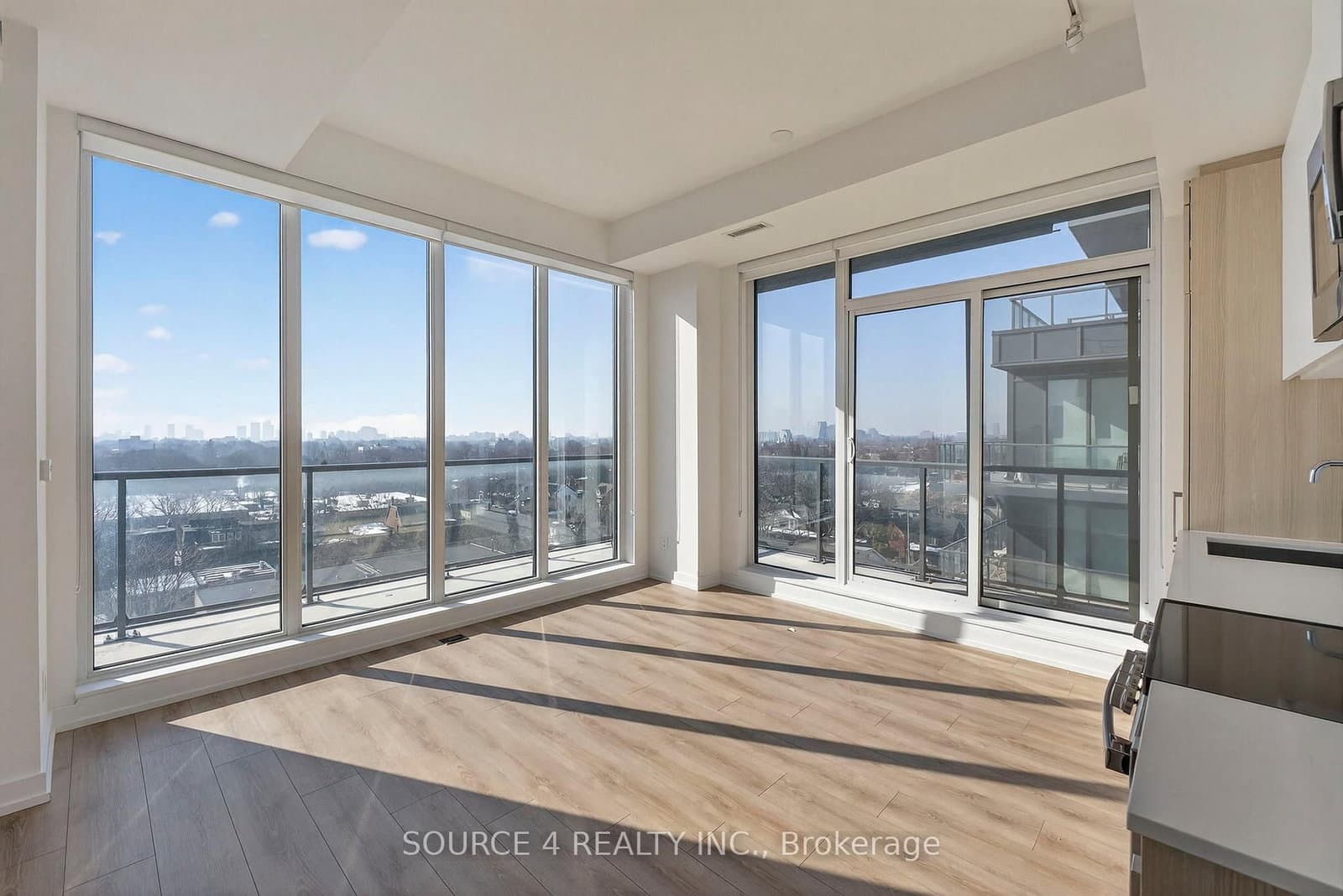 500 Dupont Street, Unit 717 thumbnail 6